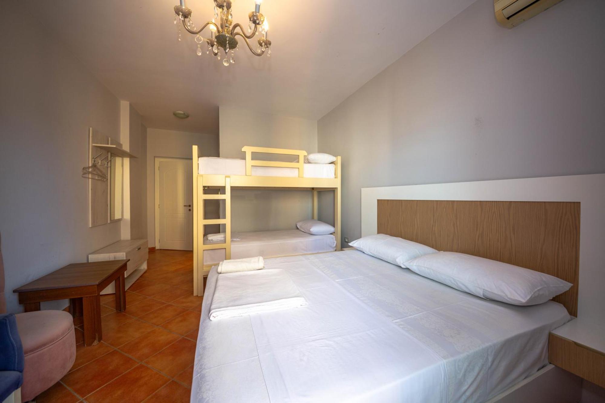 Ramses Ks Hotel Golem (Tirana)